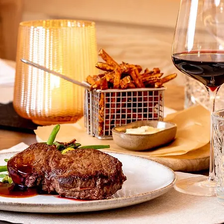 Отель Neuwirt - Boutiquehotel & Wirtshaus 4*