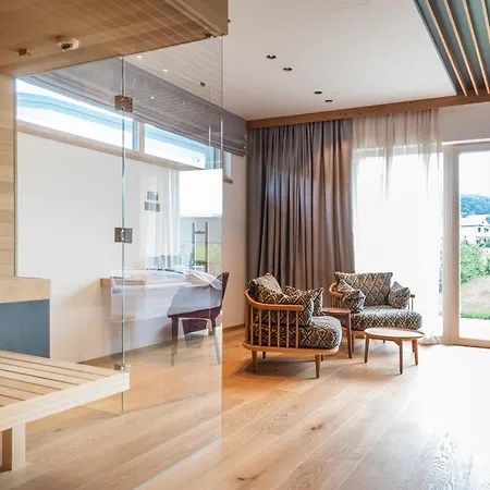 Neuwirt - Boutiquehotel & Wirtshaus 4* Бад-Фигаун